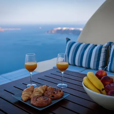 Azure Santorini فيلة