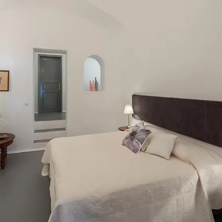Azure Santorini فيلة إيميروفيغلي