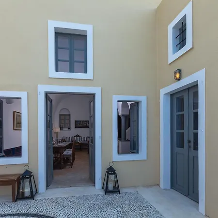 فيلة Azure Santorini *
